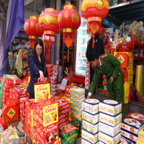 Đoàn kiểm tra liên ngành xã Vĩnh Hưng tăng cường kiểm tra, kiểm soát thị trường hàng hóa dịp Tết Nguyên đán Bính Ngọ 2026
